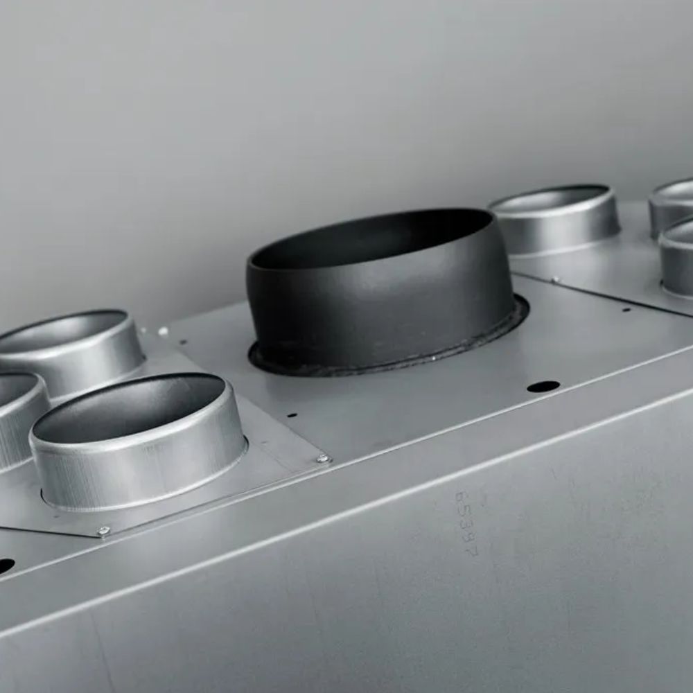 Insatskamin UNIFLAM 860 EVO PBS med varmluftskanaler och uteluftsanslutning, böjt glas, vänstersida, 15 kW | Braskaminer |  |